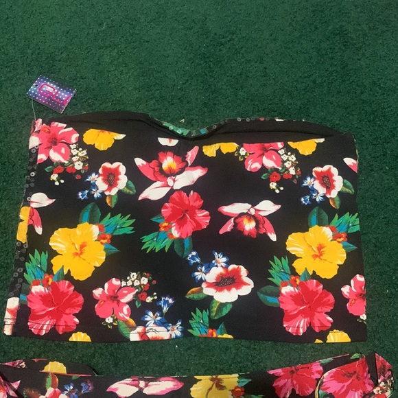 ‼️SALE‼️GLO JEANS Brand Boob Tube Top and Shots Set Top L Shorts 9 - Picture 9 of 10